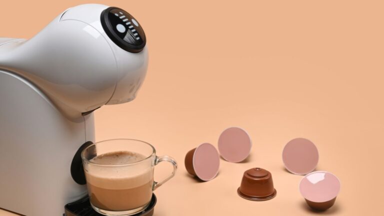 cafeteira de capsula branca